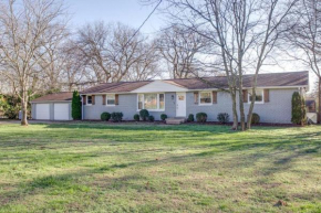 Outdoor Living Hot Tub Minutes to Franklin 3 bed